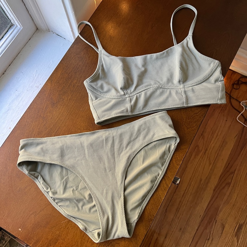 Lululemon Honeycomb Dip Swim Top & Mid-Rise Bottom
